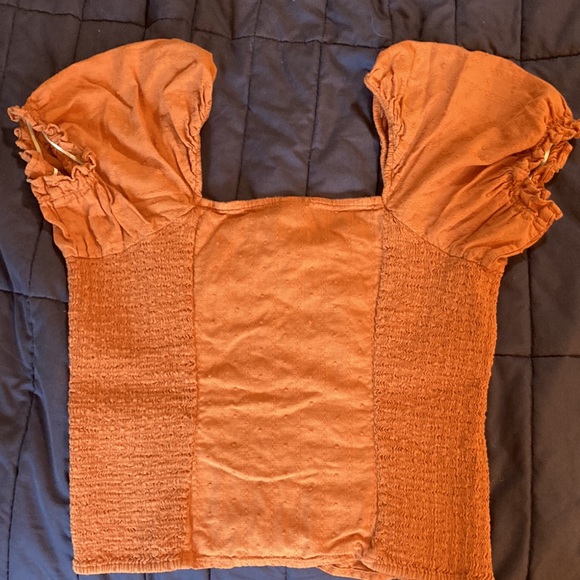 Puff Sleeve Button Up Crop Top - Picture 3 of 3